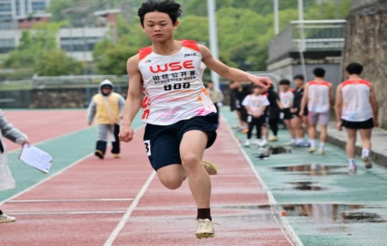 包含赛场斩获瞬间：精彩击球赢得掌声如雷的词条